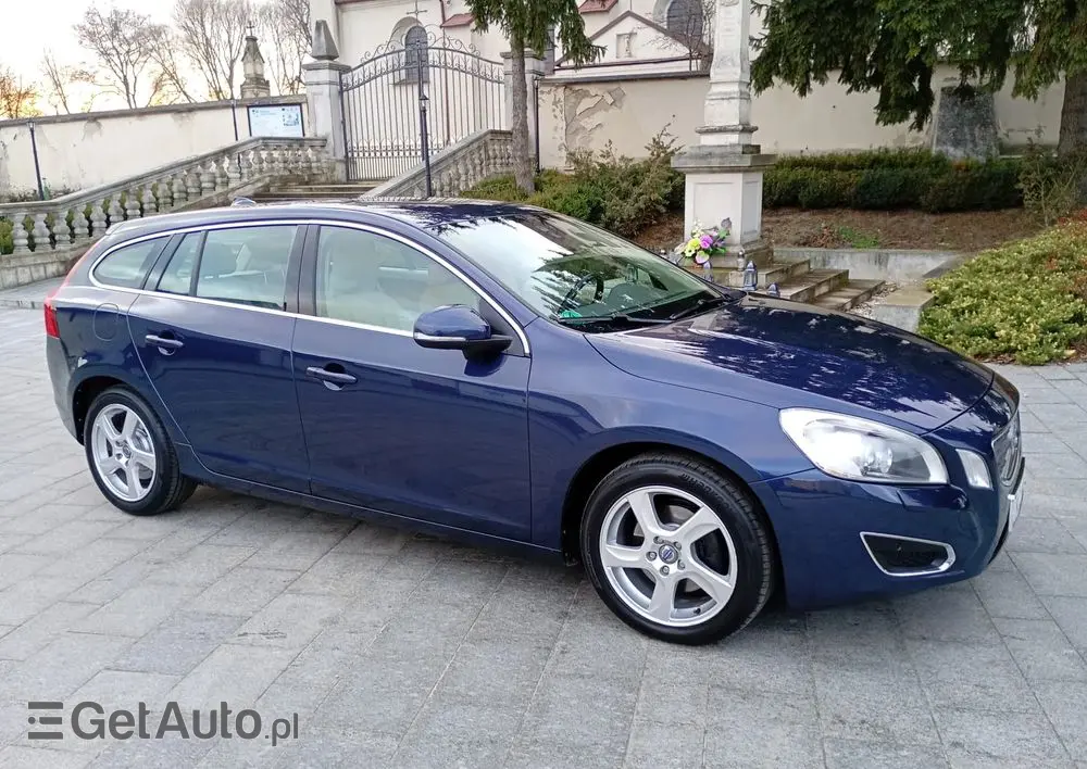 VOLVO V60 T4 Edition