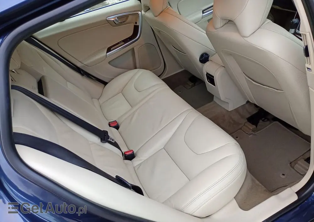 VOLVO V60 T4 Edition