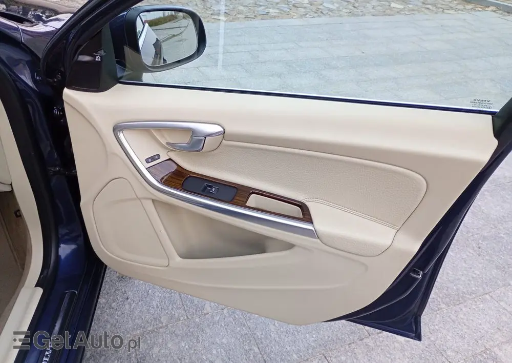 VOLVO V60 T4 Edition