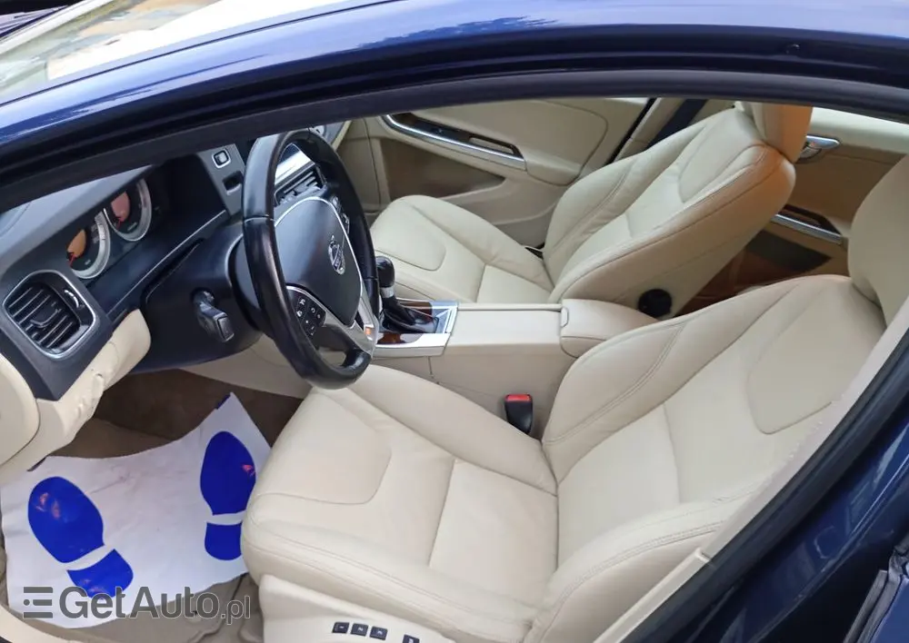 VOLVO V60 T4 Edition