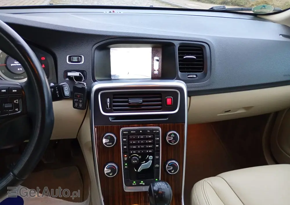 VOLVO V60 T4 Edition