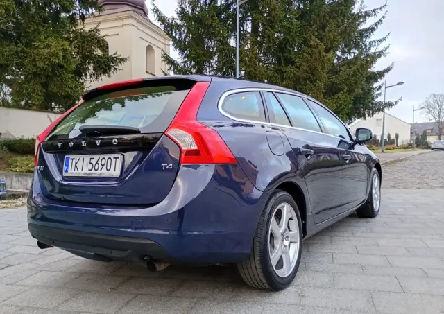 VOLVO V60 T4 Edition