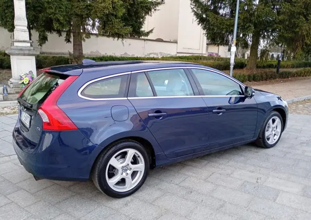 VOLVO V60 T4 Edition