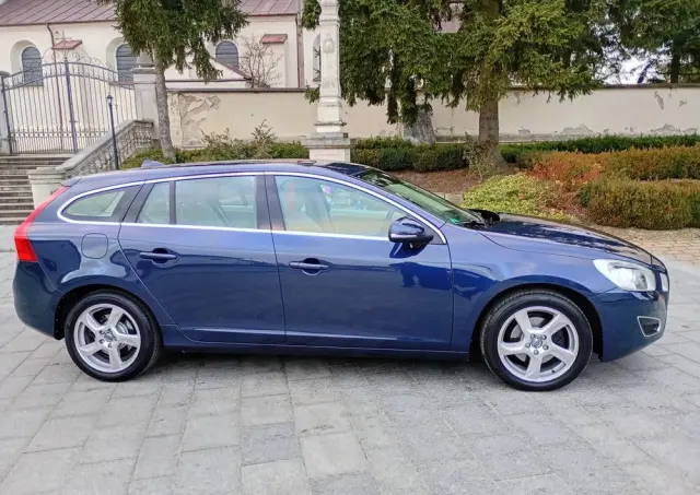VOLVO V60 T4 Edition