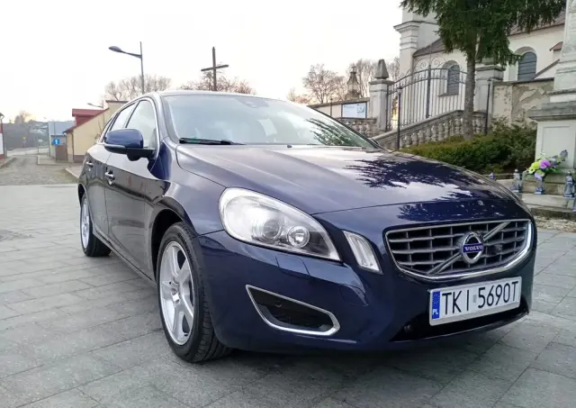 VOLVO V60 T4 Edition