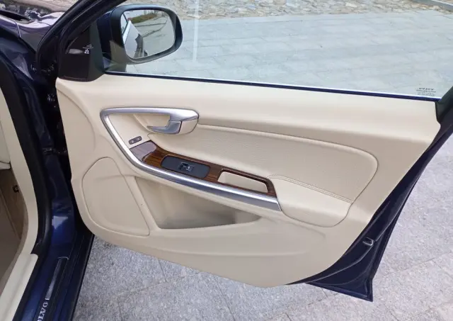 VOLVO V60 T4 Edition