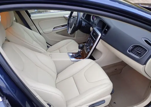 VOLVO V60 T4 Edition