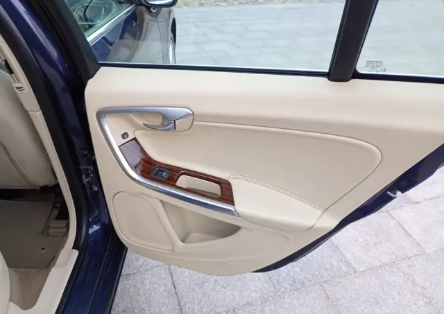 VOLVO V60 T4 Edition