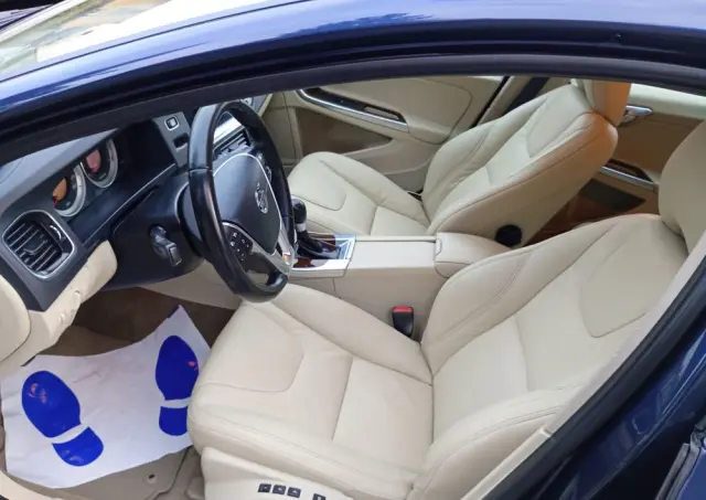 VOLVO V60 T4 Edition