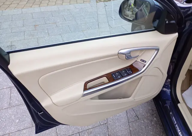 VOLVO V60 T4 Edition