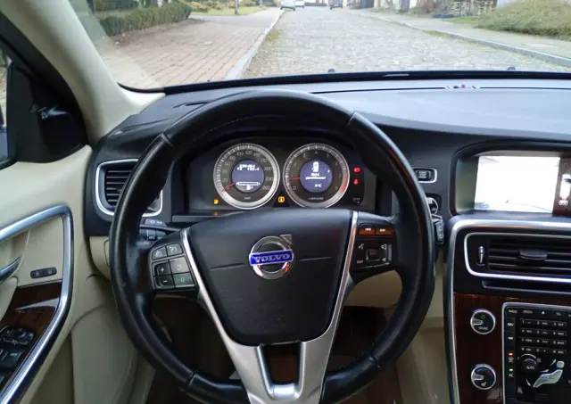 VOLVO V60 T4 Edition