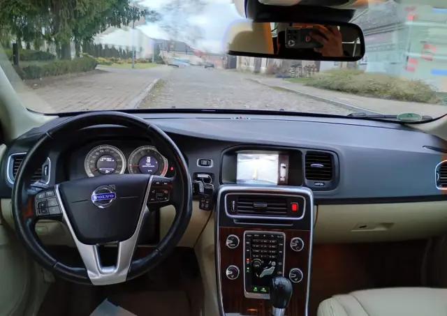 VOLVO V60 T4 Edition