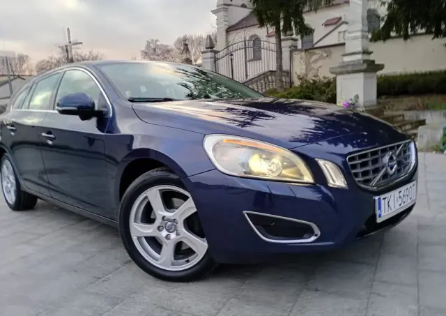 VOLVO V60 T4 Edition