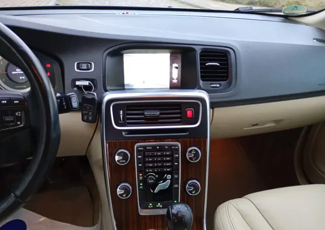 VOLVO V60 T4 Edition