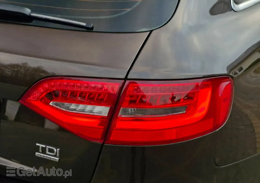 AUDI A4 Avant 2.0 TDI DPF quattro S line Sportpaket
