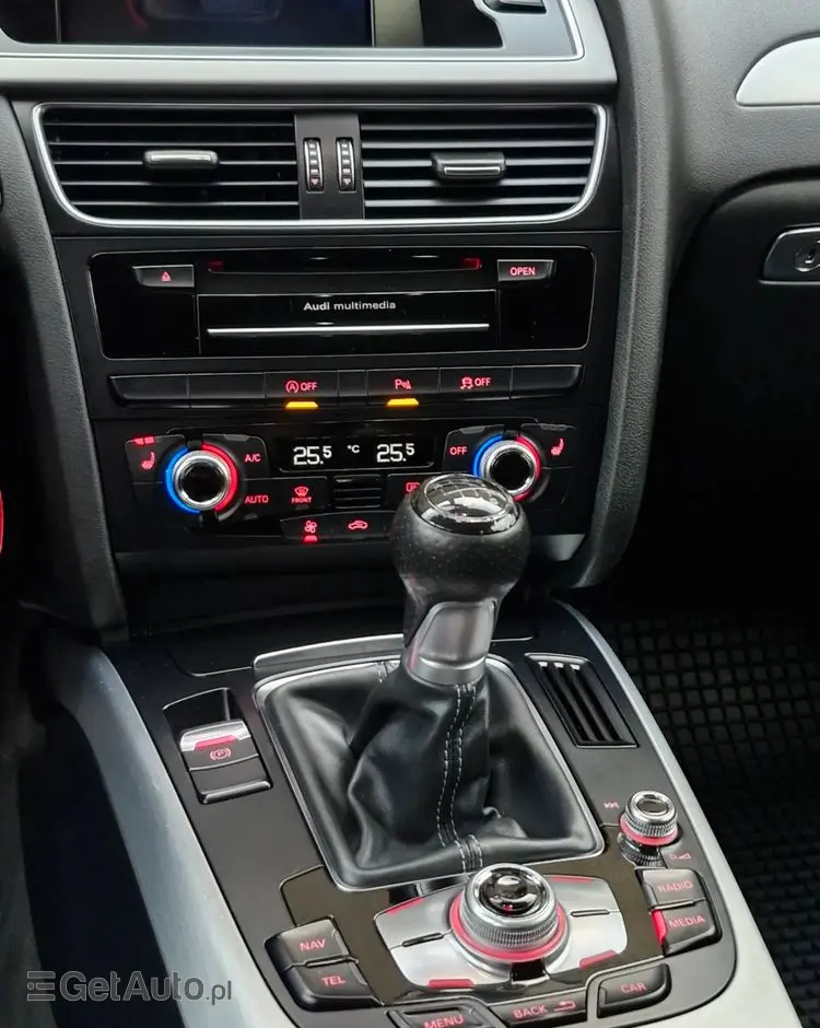 AUDI A4 Avant 2.0 TDI DPF quattro S line Sportpaket