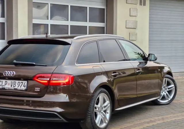 AUDI A4 Avant 2.0 TDI DPF quattro S line Sportpaket