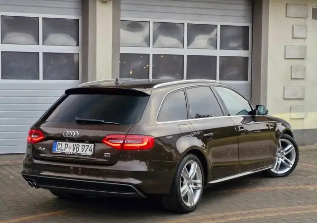 AUDI A4 Avant 2.0 TDI DPF quattro S line Sportpaket