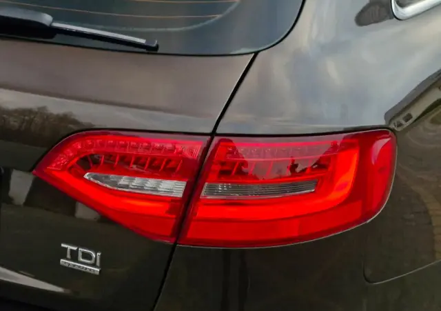 AUDI A4 Avant 2.0 TDI DPF quattro S line Sportpaket