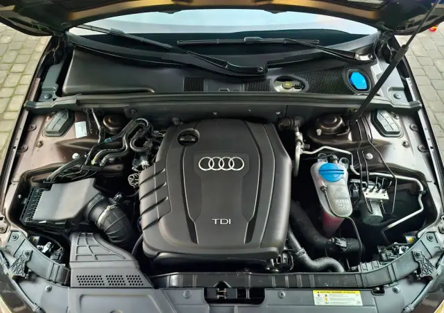 AUDI A4 Avant 2.0 TDI DPF quattro S line Sportpaket