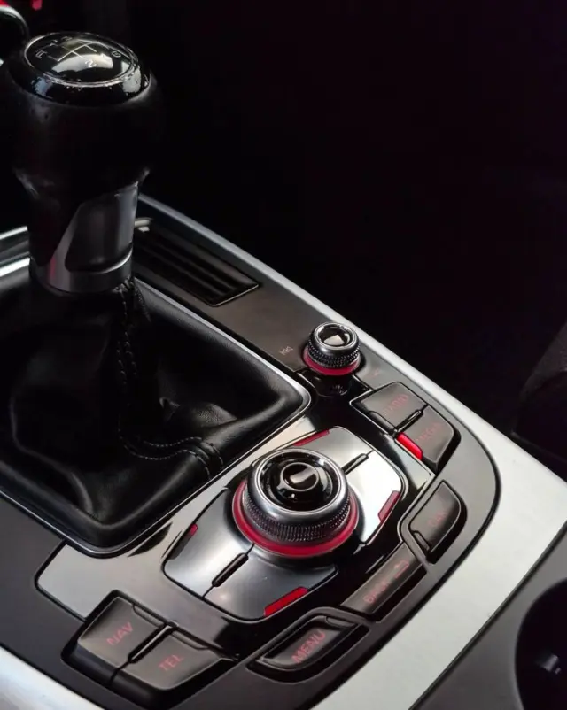 AUDI A4 Avant 2.0 TDI DPF quattro S line Sportpaket