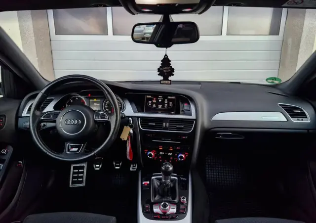 AUDI A4 Avant 2.0 TDI DPF quattro S line Sportpaket