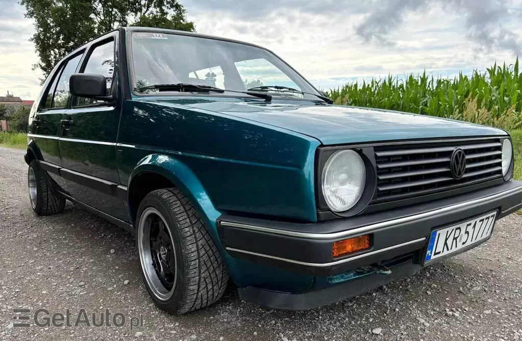VOLKSWAGEN Golf 