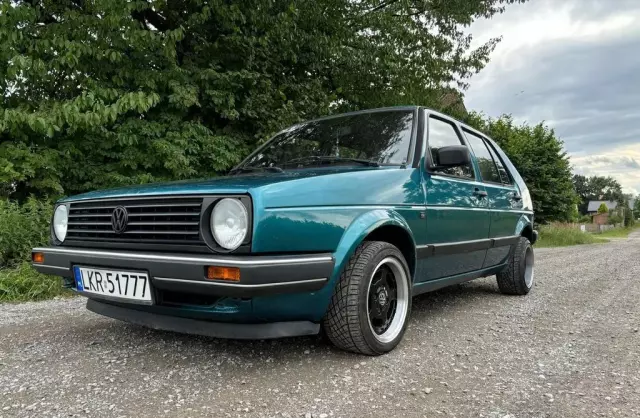 VOLKSWAGEN Golf 