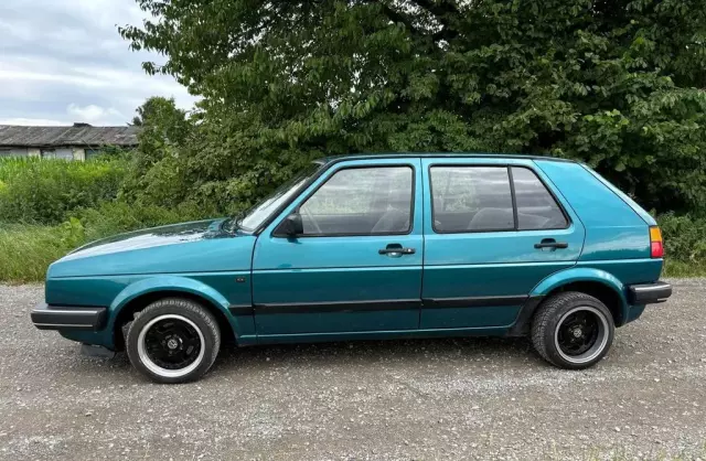 VOLKSWAGEN Golf 
