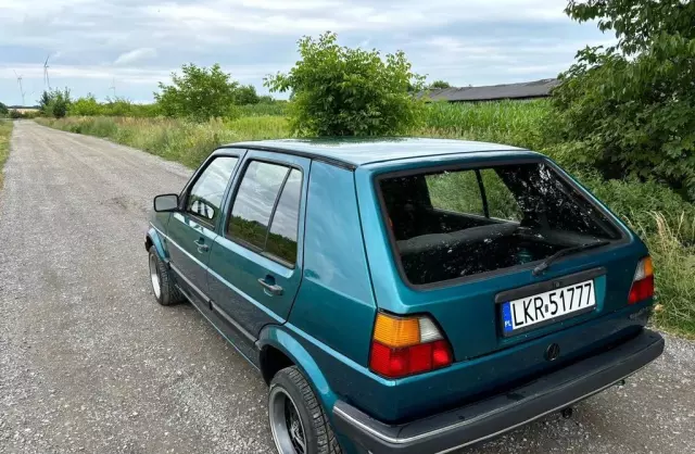 VOLKSWAGEN Golf 