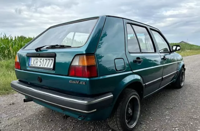 VOLKSWAGEN Golf 