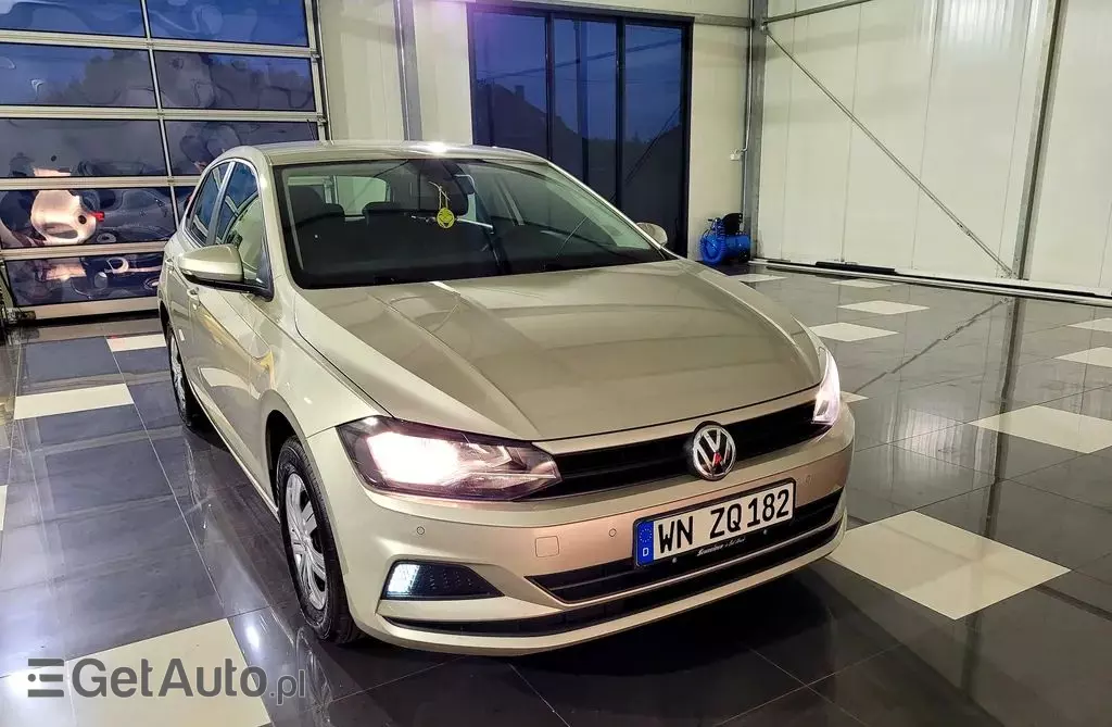 VOLKSWAGEN Polo 