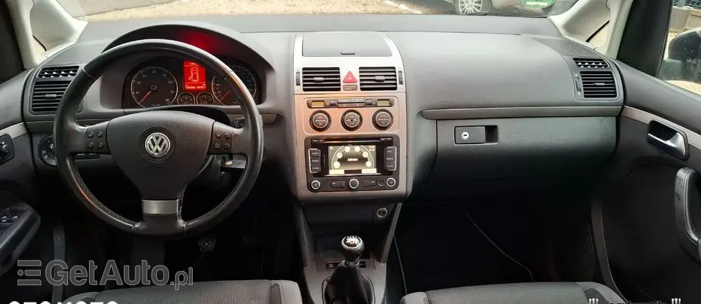 VOLKSWAGEN Touran 