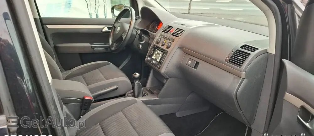 VOLKSWAGEN Touran 