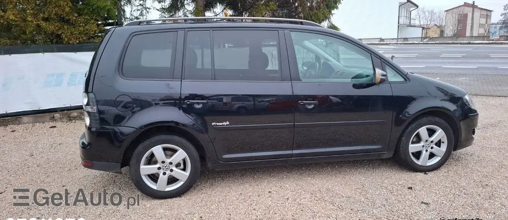 VOLKSWAGEN Touran 