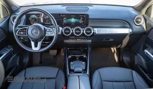 MERCEDES-BENZ GLB 