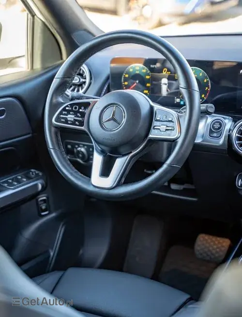 MERCEDES-BENZ GLB 