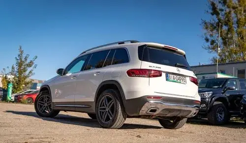 MERCEDES-BENZ GLB 