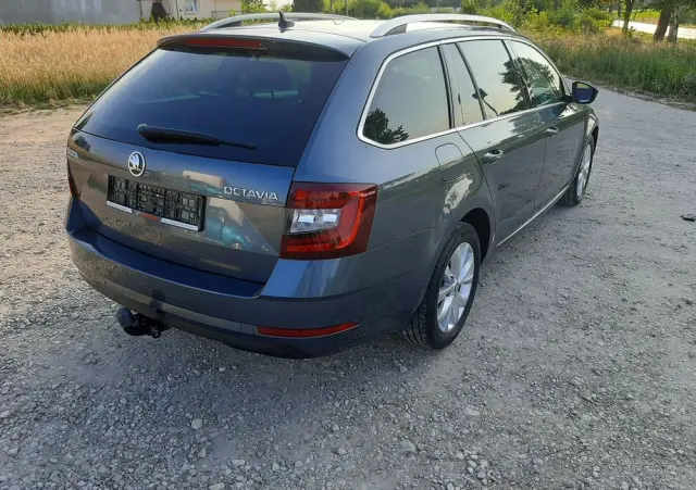SKODA Octavia 1.6 TDI Sport Edition