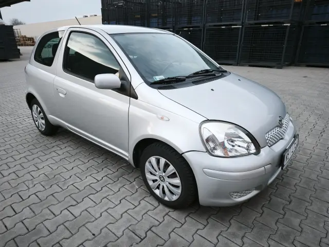 TOYOTA Yaris Yaris