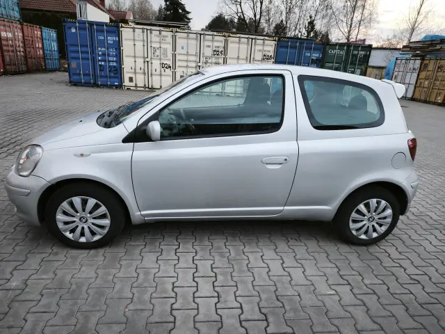 TOYOTA Yaris Yaris