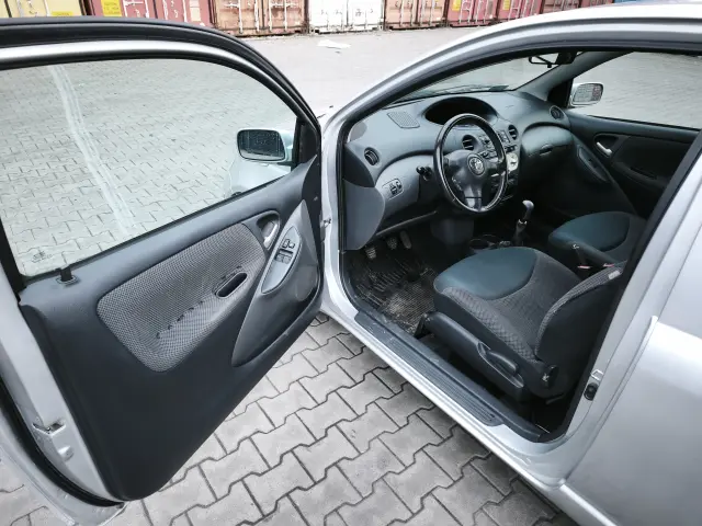 TOYOTA Yaris Yaris