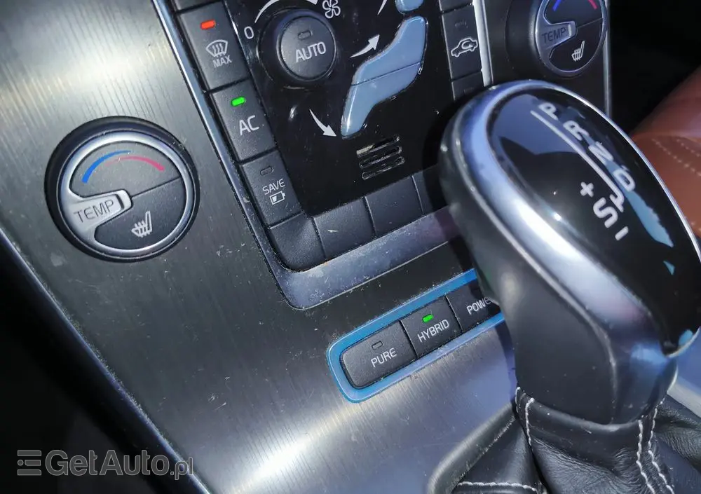 VOLVO V60 D6 AWD Plug-in Hybrid R-Design Momentum