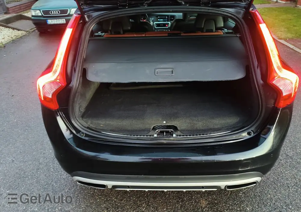 VOLVO V60 D6 AWD Plug-in Hybrid R-Design Momentum