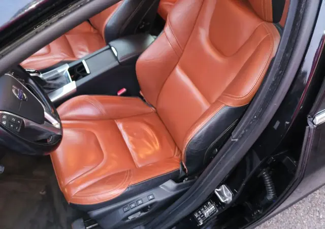 VOLVO V60 D6 AWD Plug-in Hybrid R-Design Momentum