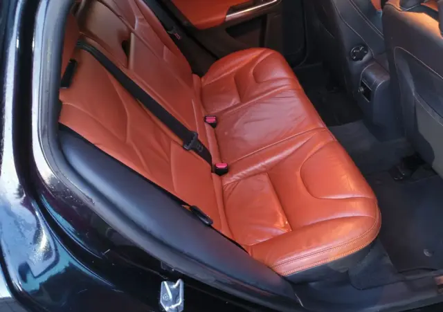 VOLVO V60 D6 AWD Plug-in Hybrid R-Design Momentum