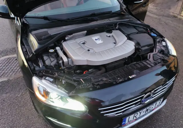 VOLVO V60 D6 AWD Plug-in Hybrid R-Design Momentum