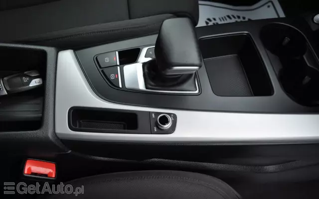 AUDI A4 40 TDI Advanced S tronic