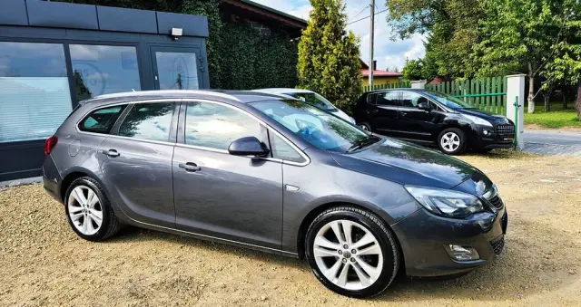 OPEL Astra IV 1.4 T Cosmo