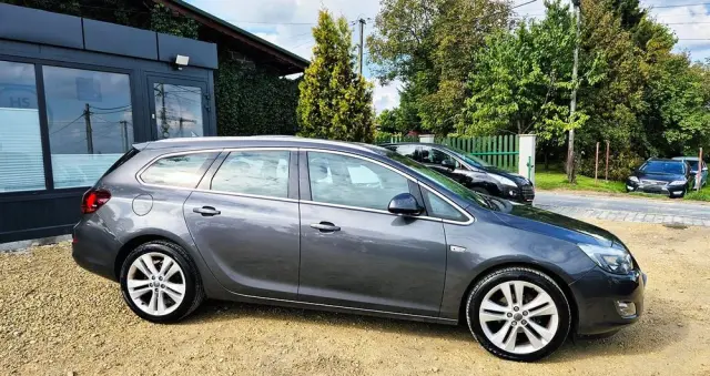 OPEL Astra IV 1.4 T Cosmo